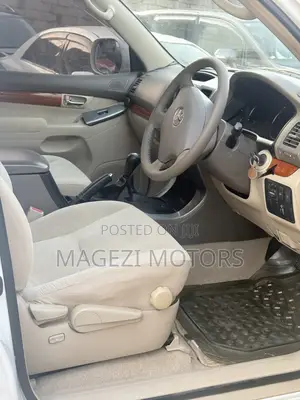 Toyota Land Cruiser Prado 2010 White