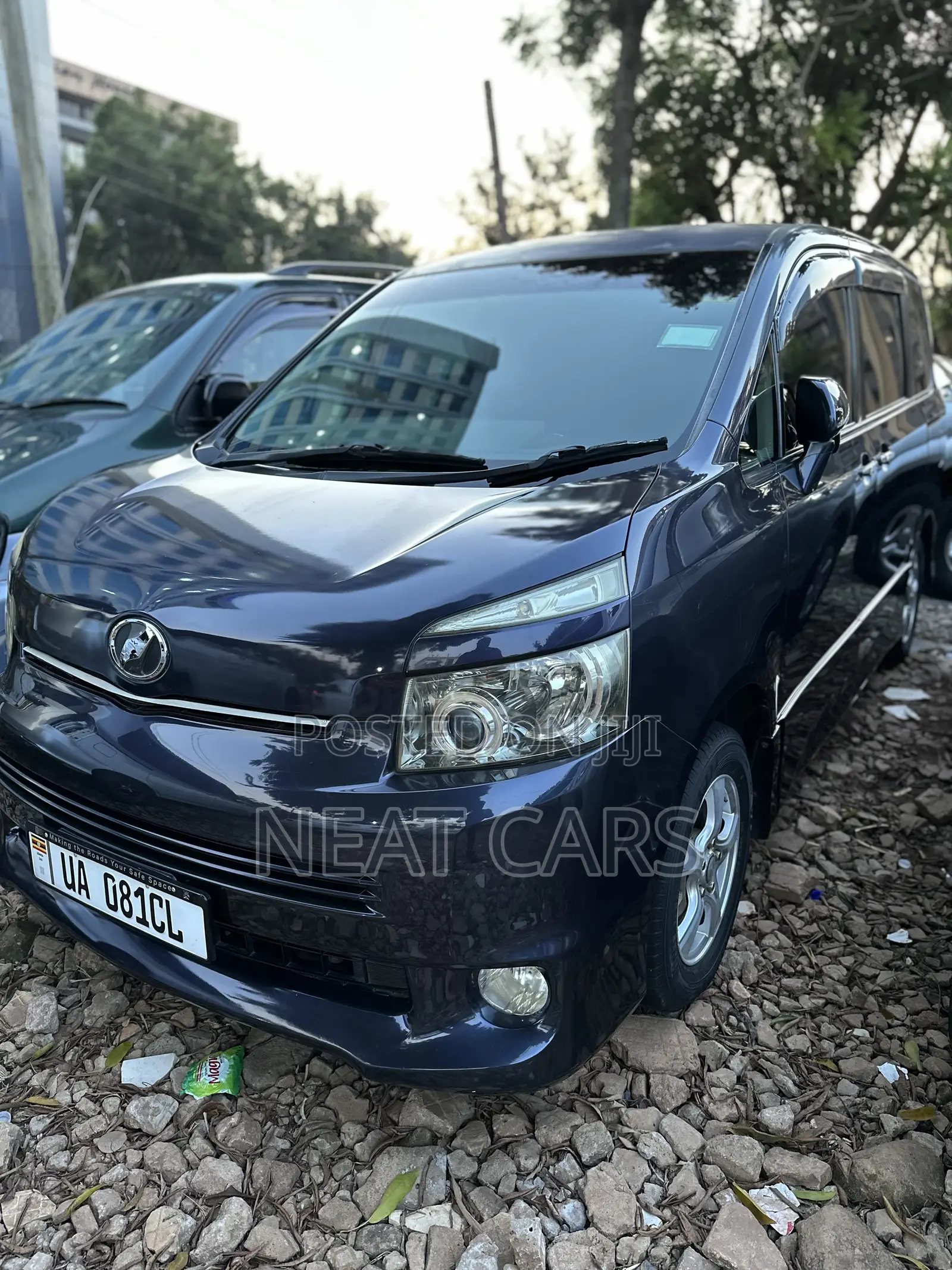 Toyota Noah 2011 Blue