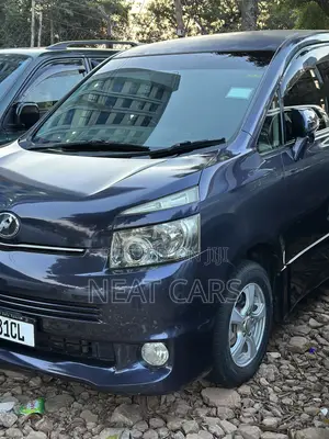 Toyota Noah 2011 Blue