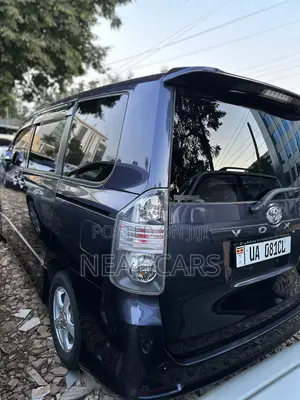 Toyota Noah 2011 Blue