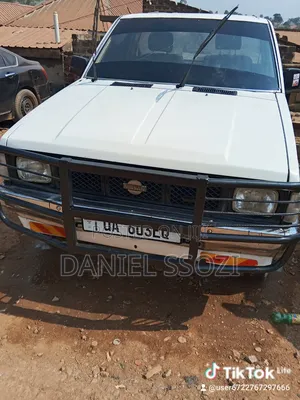 Nissan Pick-Up 1989 White