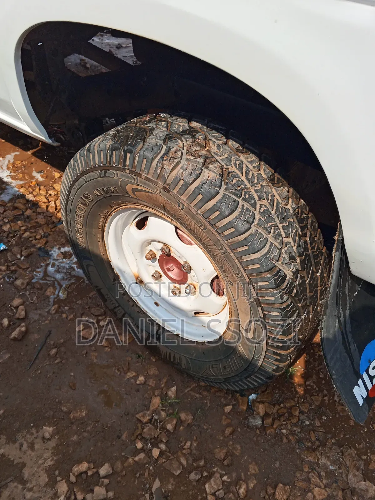 Nissan Pick-Up 1989 White