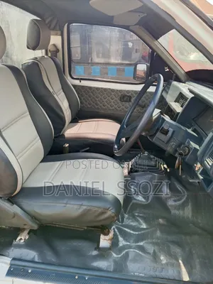 Nissan Pick-Up 1989 White