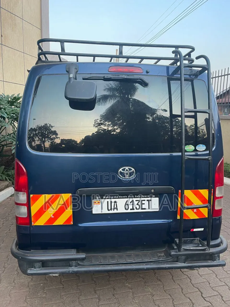Toyota HiAce 2015 Blue