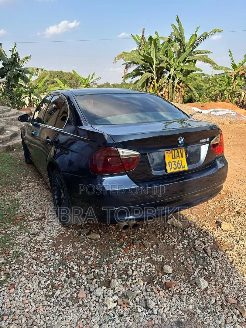 BMW 320i Sedan RWD 2008 Black