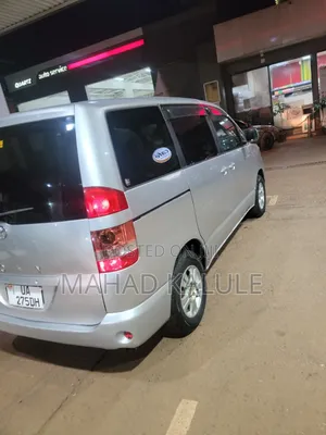 Toyota Noah 2006 Silver