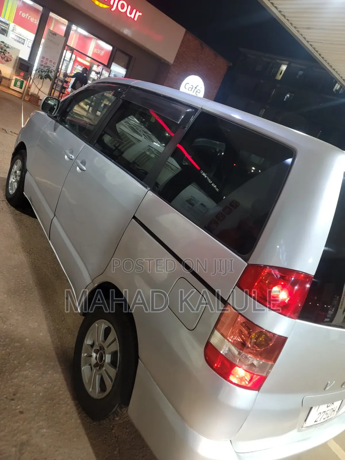 Toyota Noah 2006 Silver