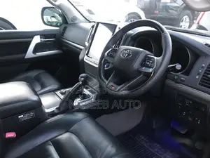 Toyota Land Cruiser Prado 2018 White