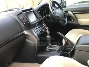 Toyota Land Cruiser Prado 2018 White
