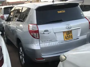 Toyota Vanguard 2010 Silver