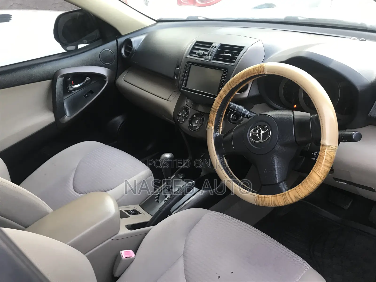 Toyota Vanguard 2010 Silver