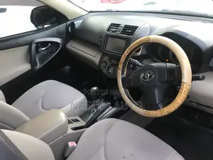 Toyota Vanguard 2010 Silver