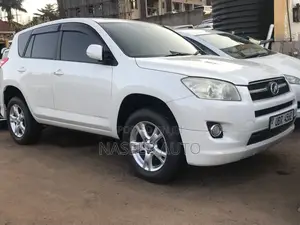 Toyota RAV4 2010 White
