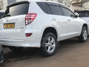 Toyota RAV4 2010 White