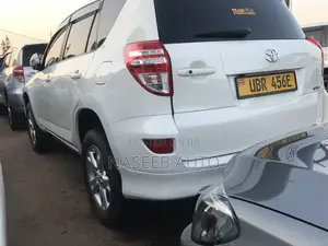 Toyota RAV4 2010 White