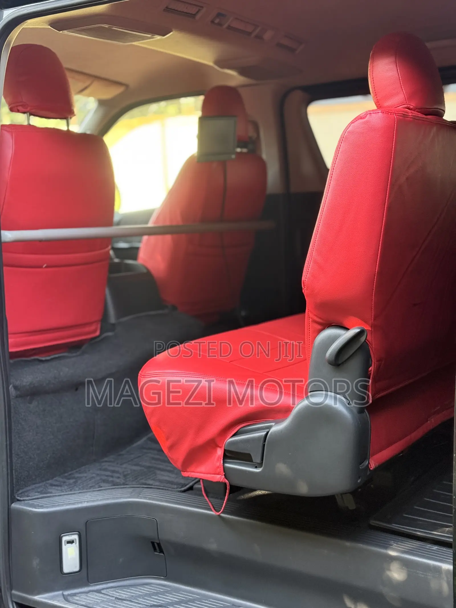 Toyota HiAce 2012 Black