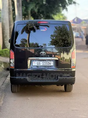 Toyota HiAce 2012 Black