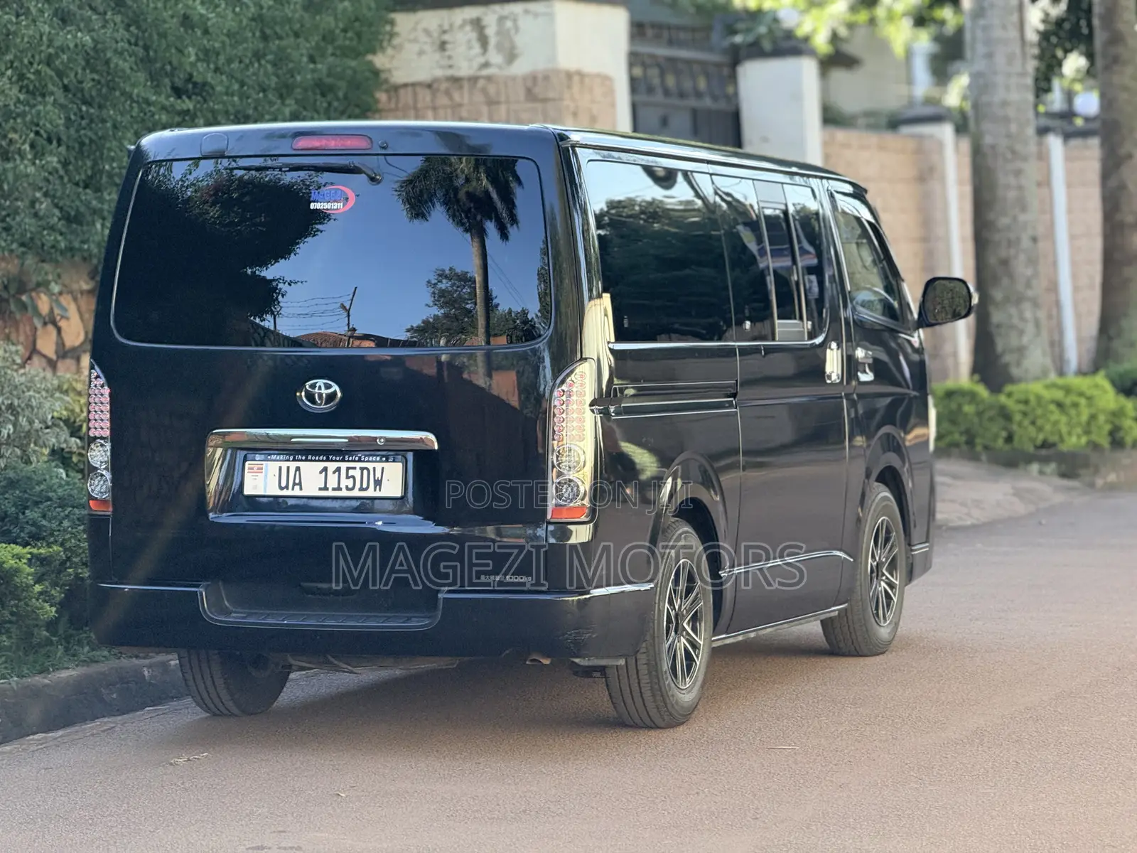 Toyota HiAce 2012 Black