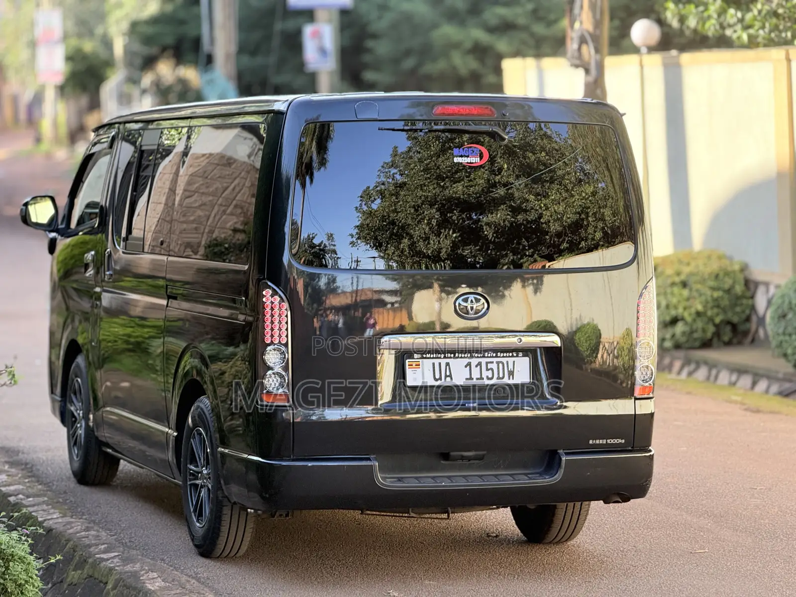 Toyota HiAce 2012 Black