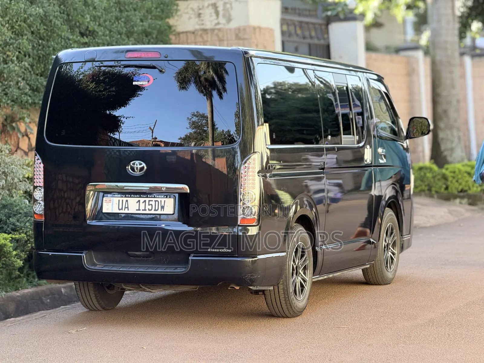 Toyota HiAce 2012 Black