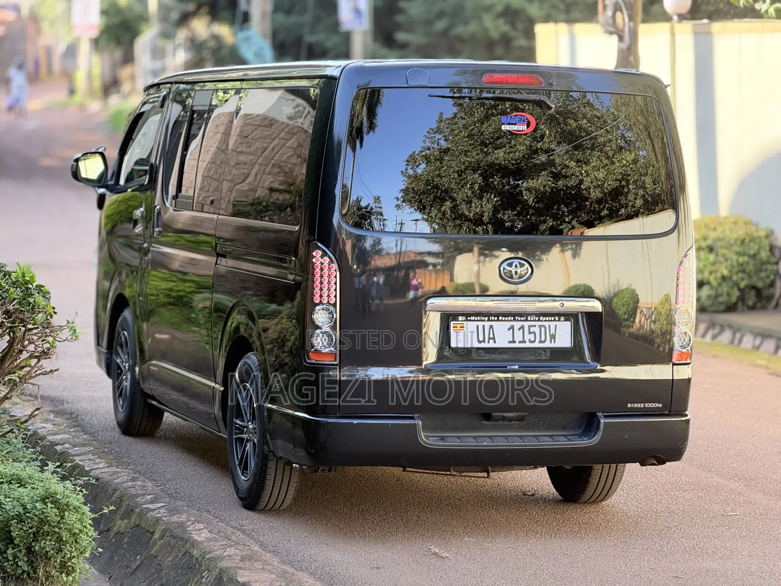Toyota HiAce 2012 Black