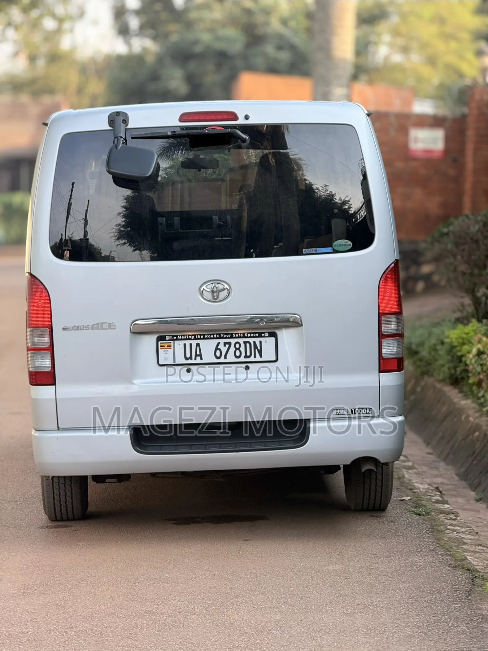 Toyota HiAce 2012 Silver