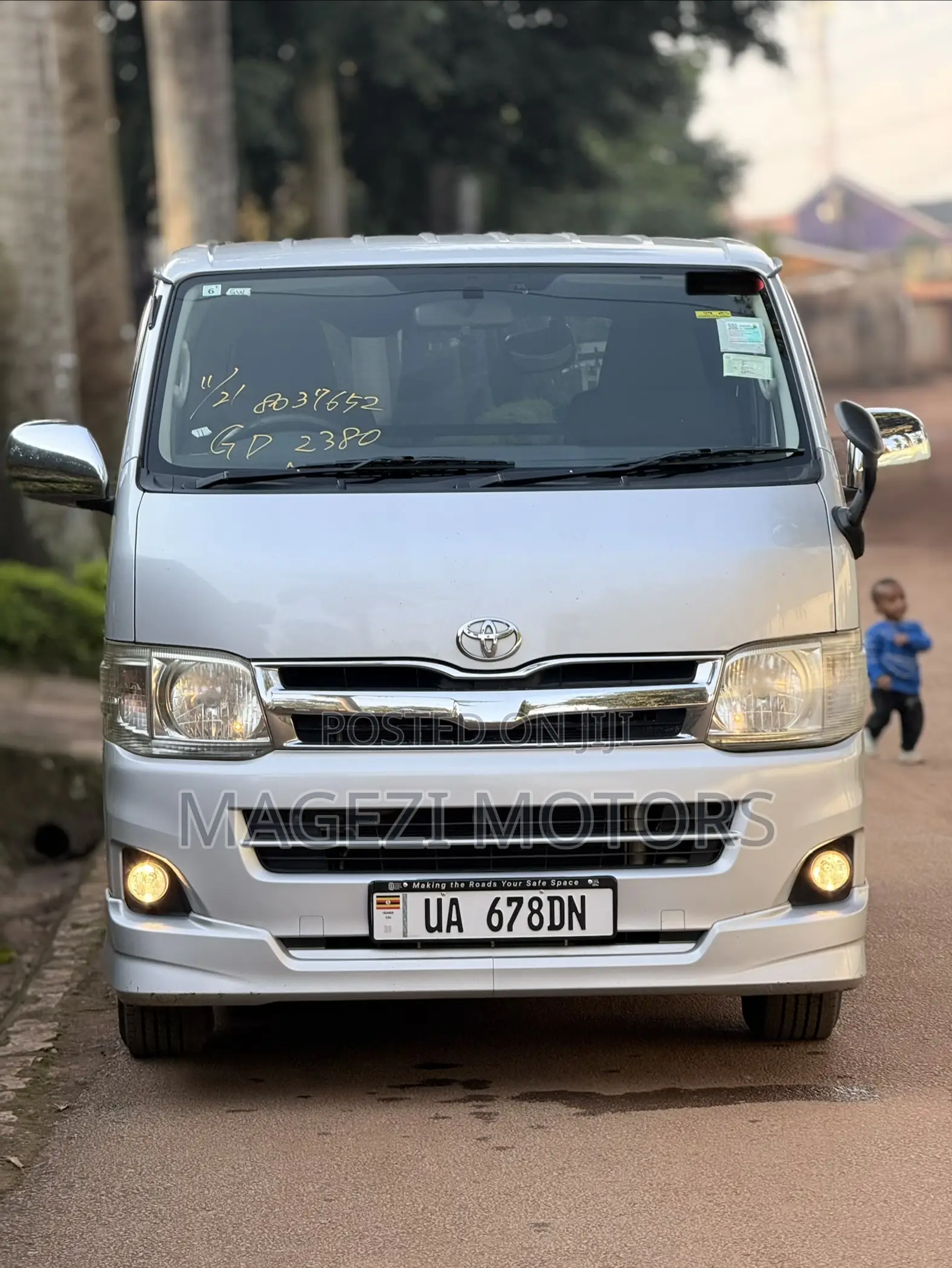 Toyota HiAce 2012 Silver