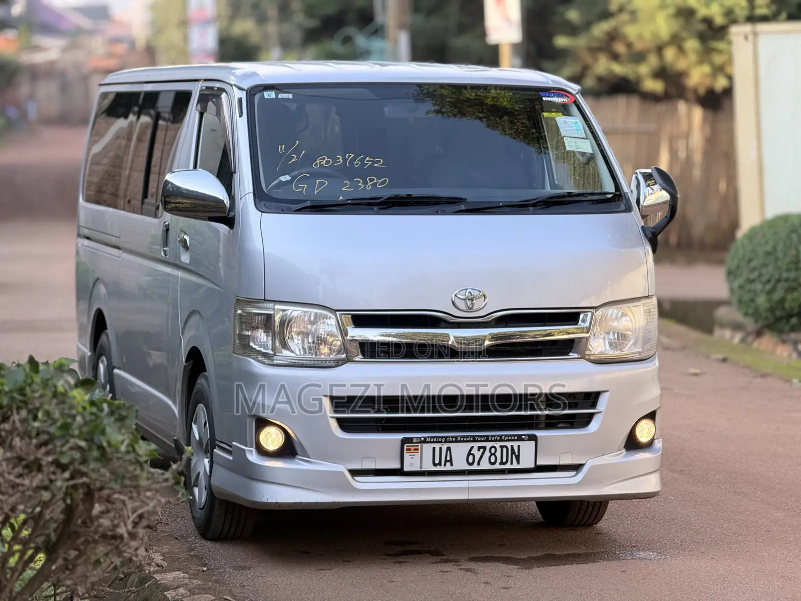 Toyota HiAce 2012 Silver