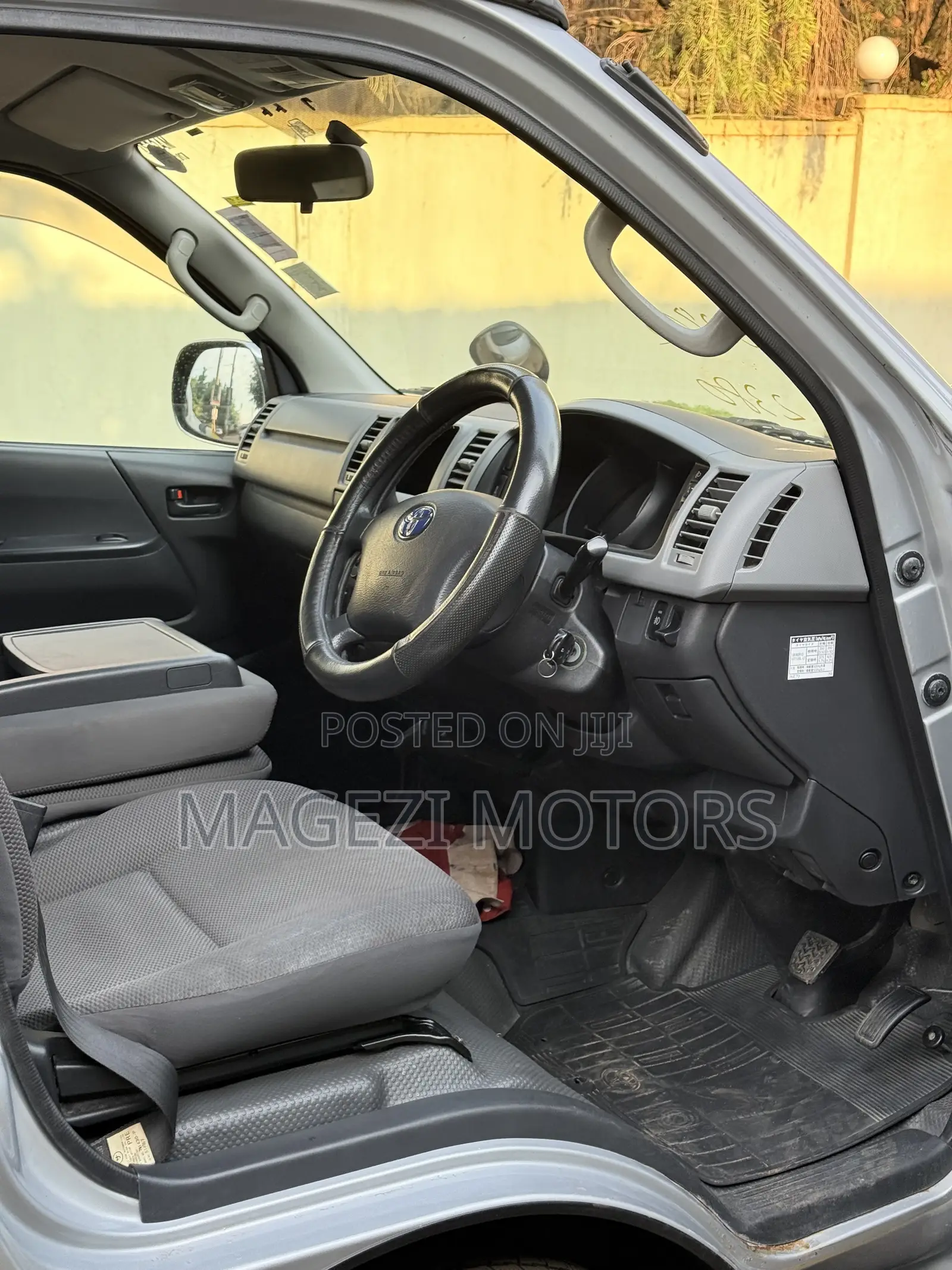 Toyota HiAce 2012 Silver