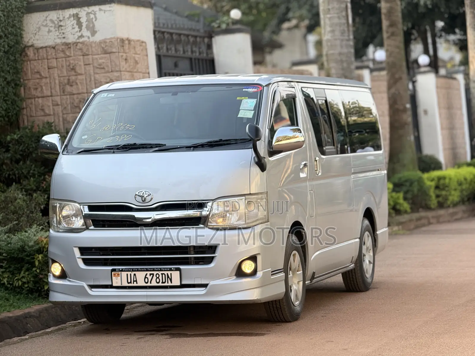 Toyota HiAce 2012 Silver