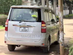 Toyota Noah 2011 Silver