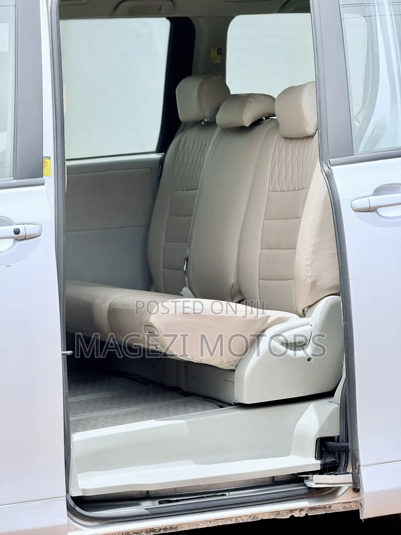 Toyota Noah 2011 Silver