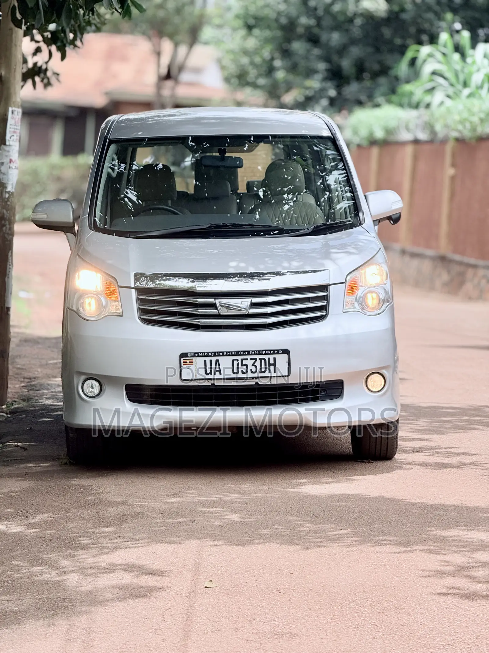 Toyota Noah 2011 Silver
