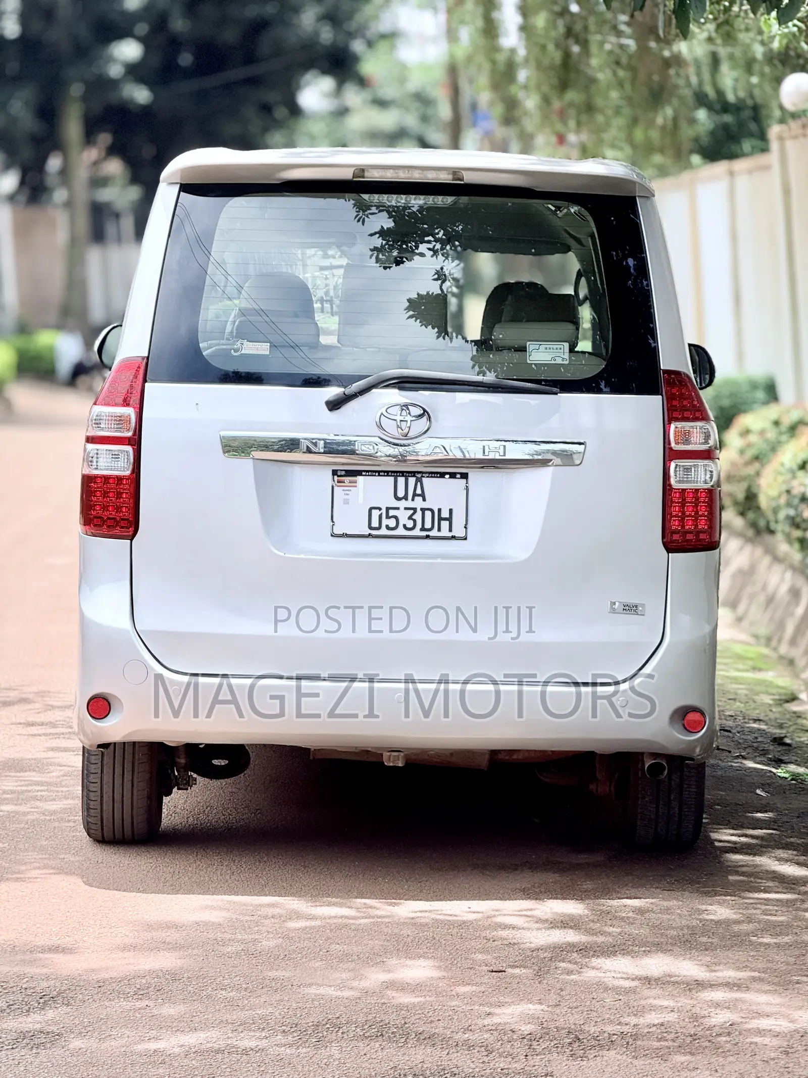 Toyota Noah 2011 Silver