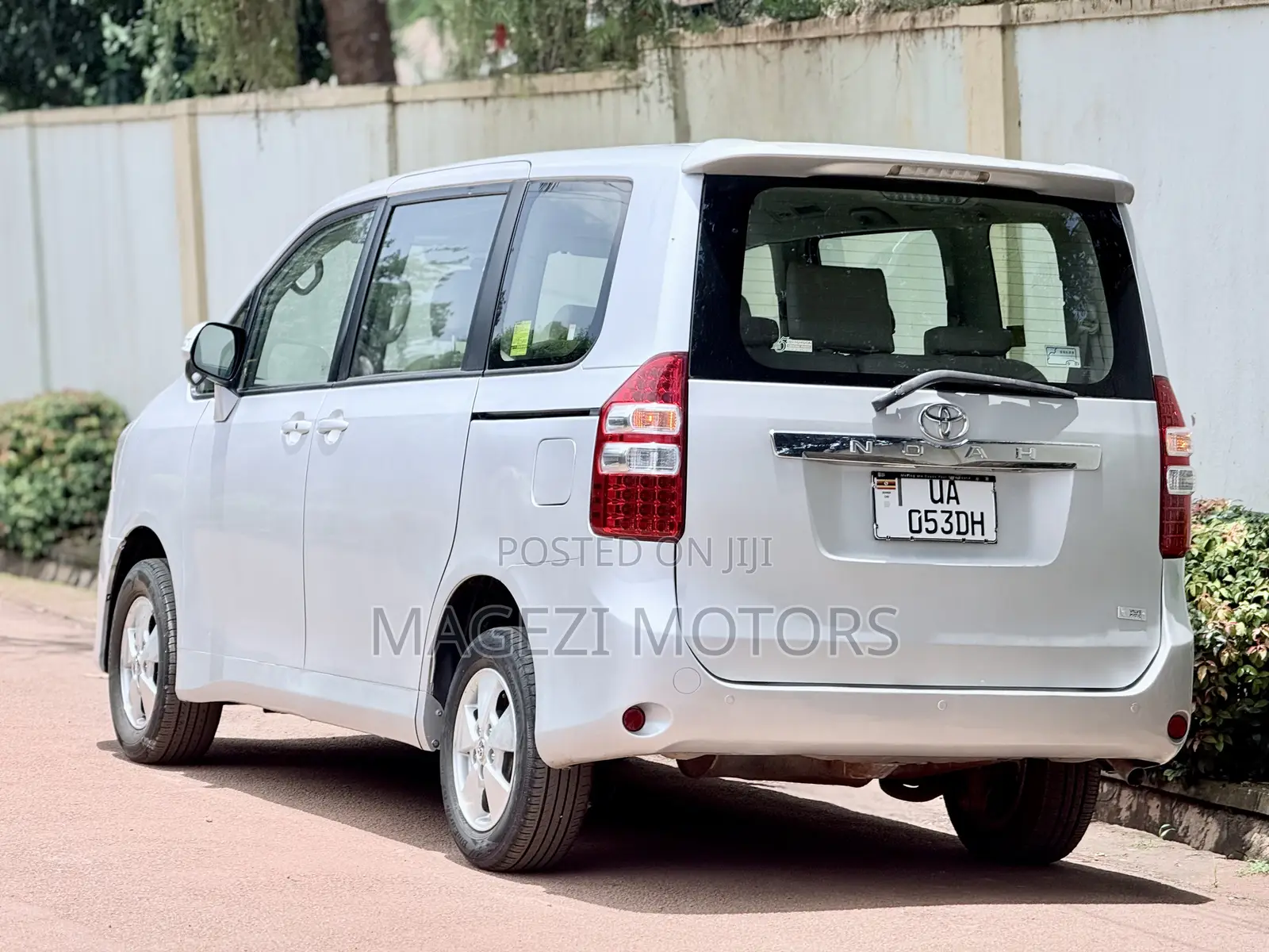Toyota Noah 2011 Silver