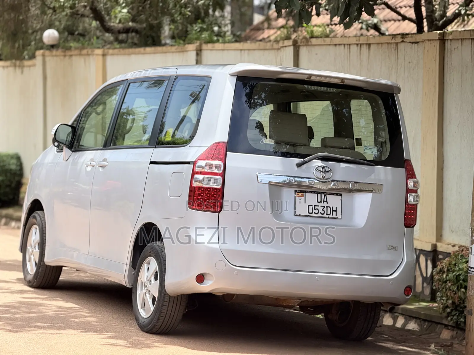 Toyota Noah 2011 Silver