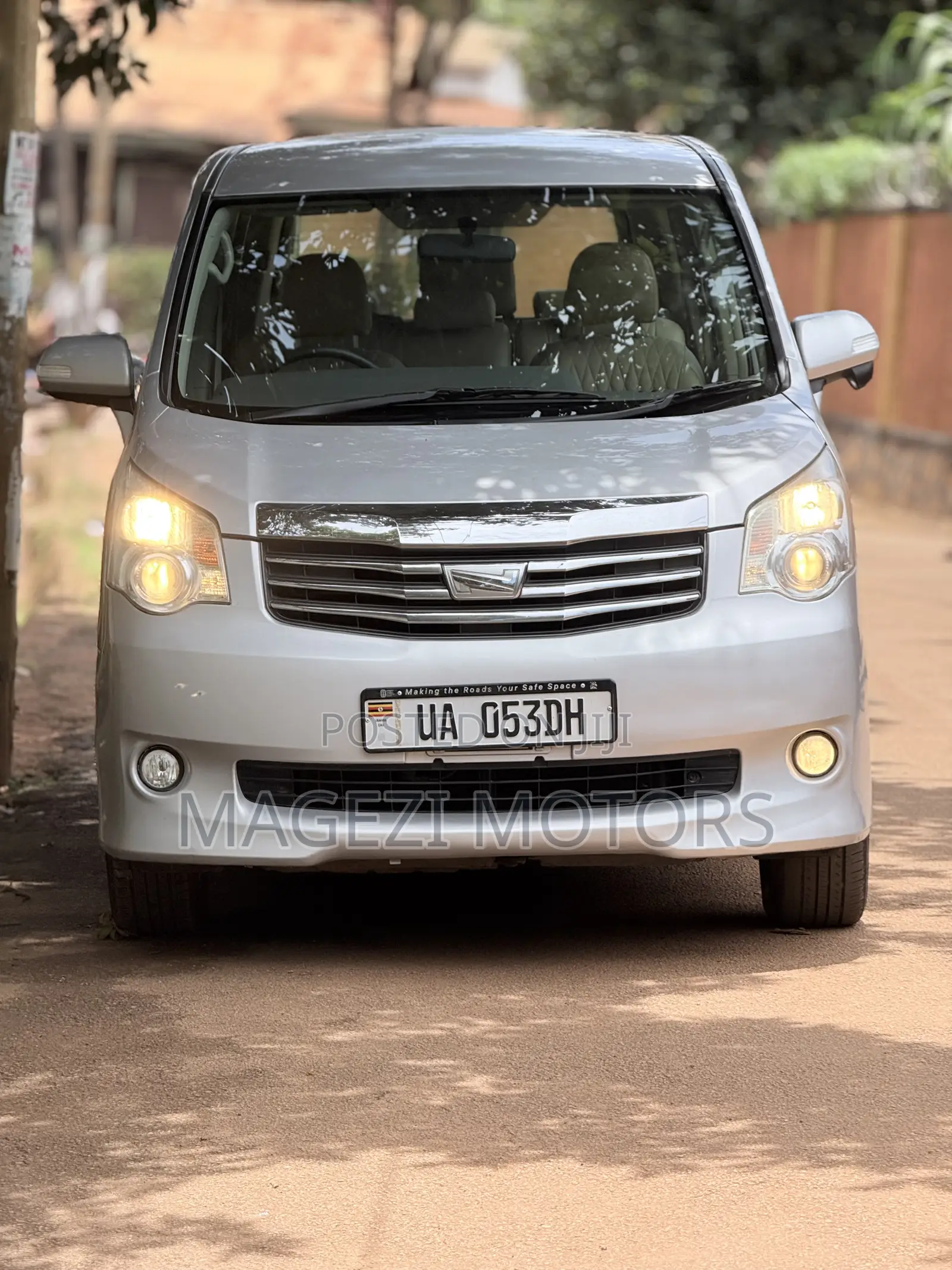 Toyota Noah 2011 Silver