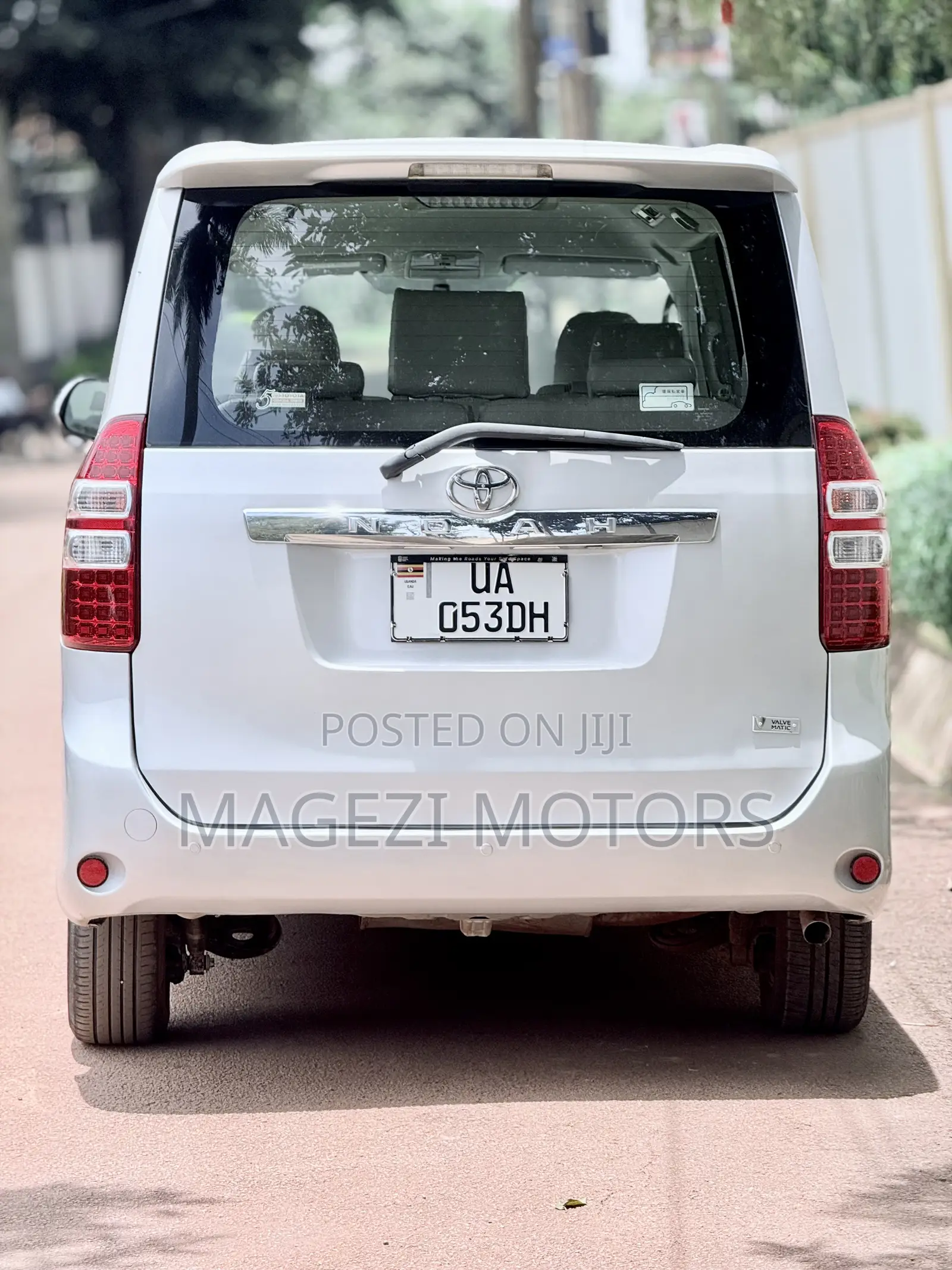 Toyota Noah 2011 Silver
