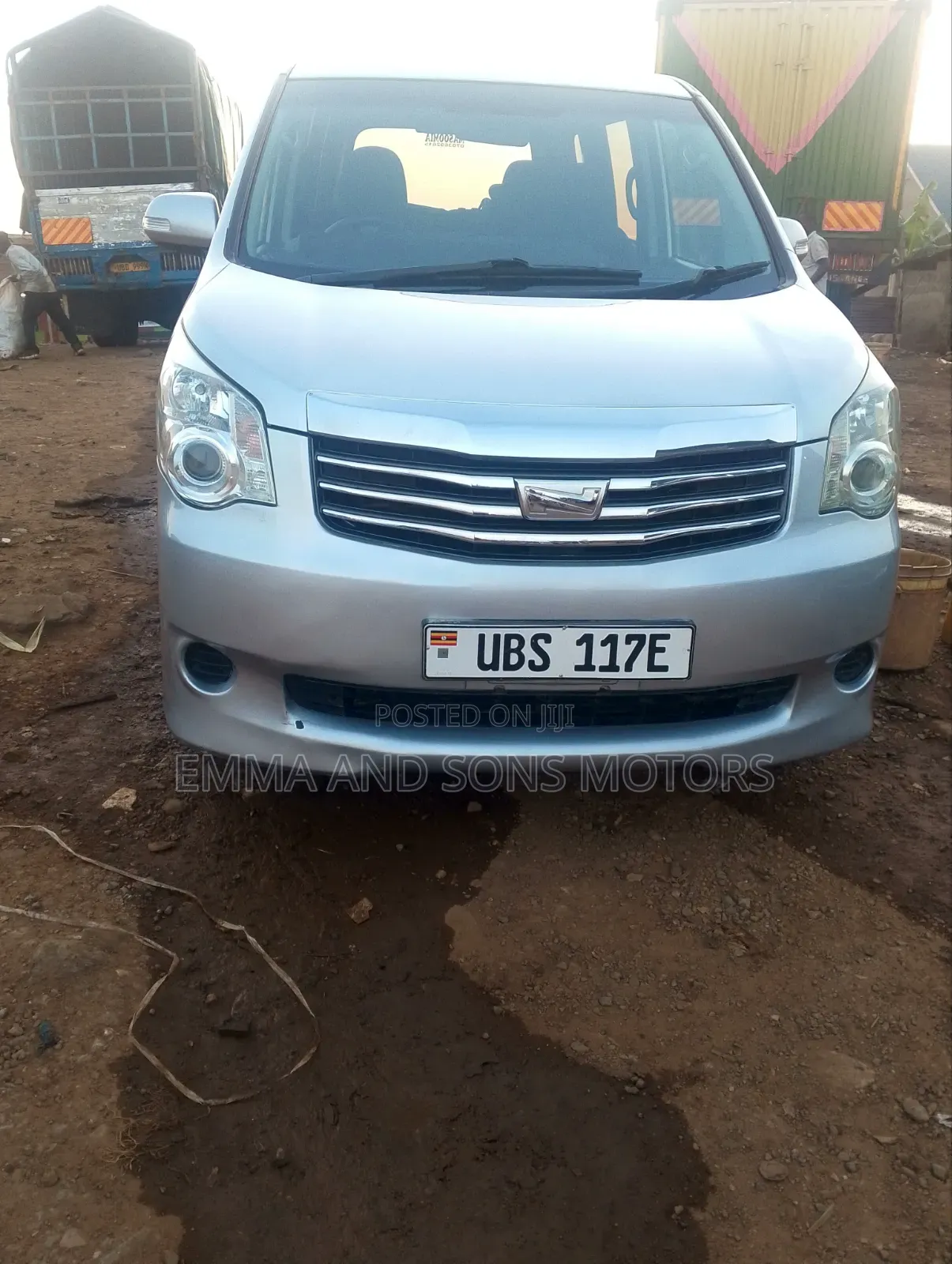 Toyota Noah 2012 Silver