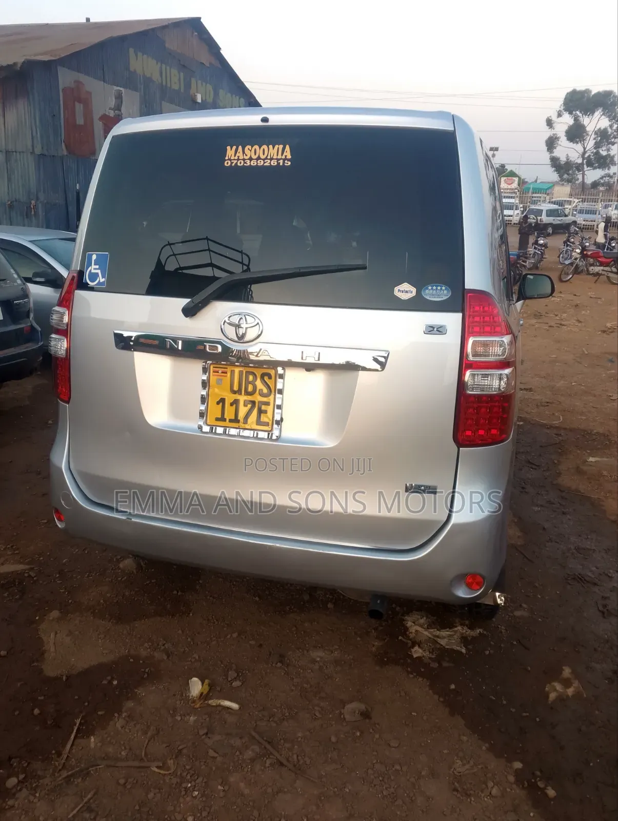 Toyota Noah 2012 Silver
