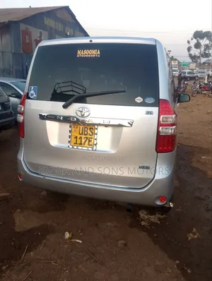 Toyota Noah 2012 Silver