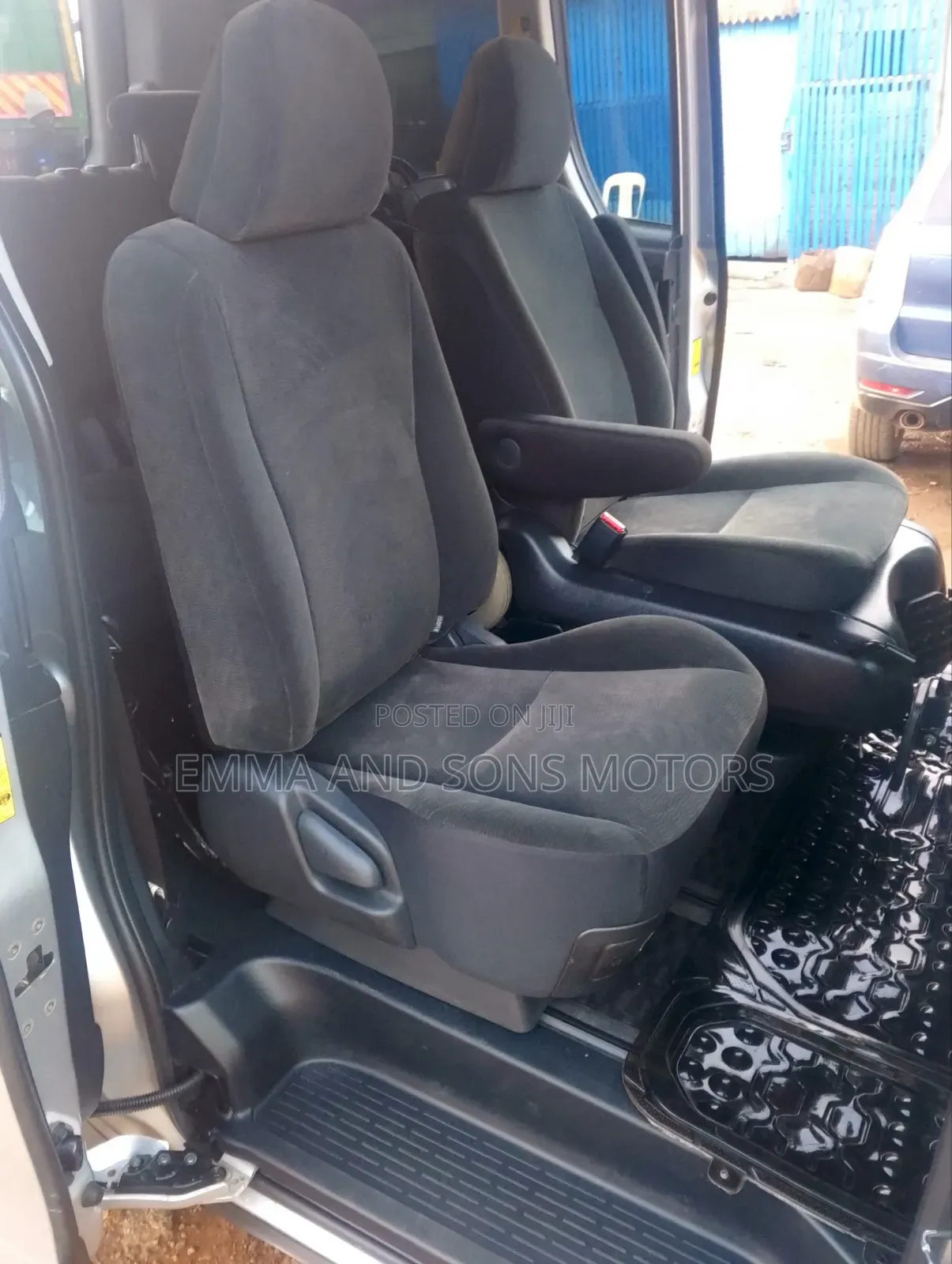 Toyota Noah 2012 Silver
