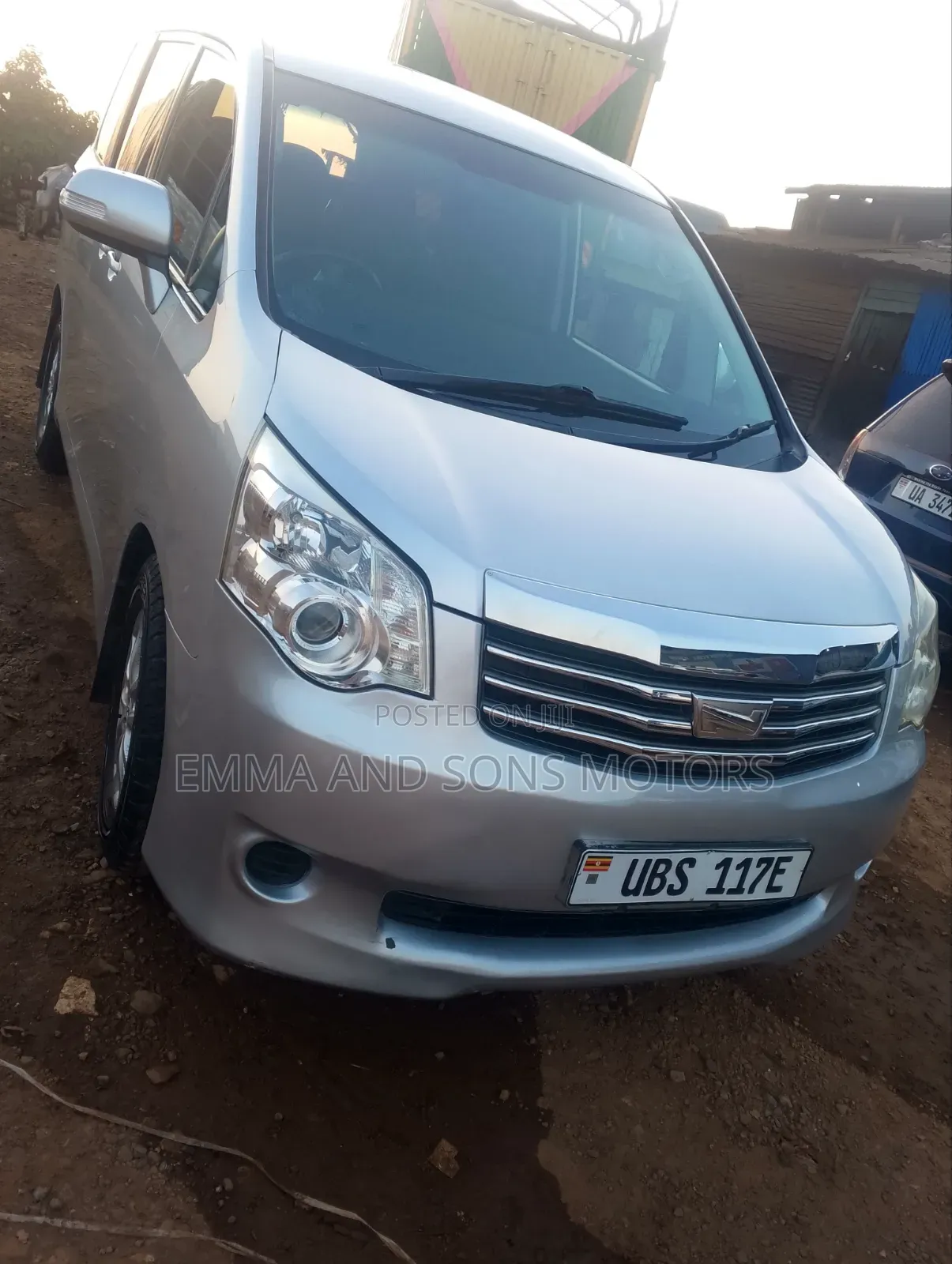 Toyota Noah 2012 Silver