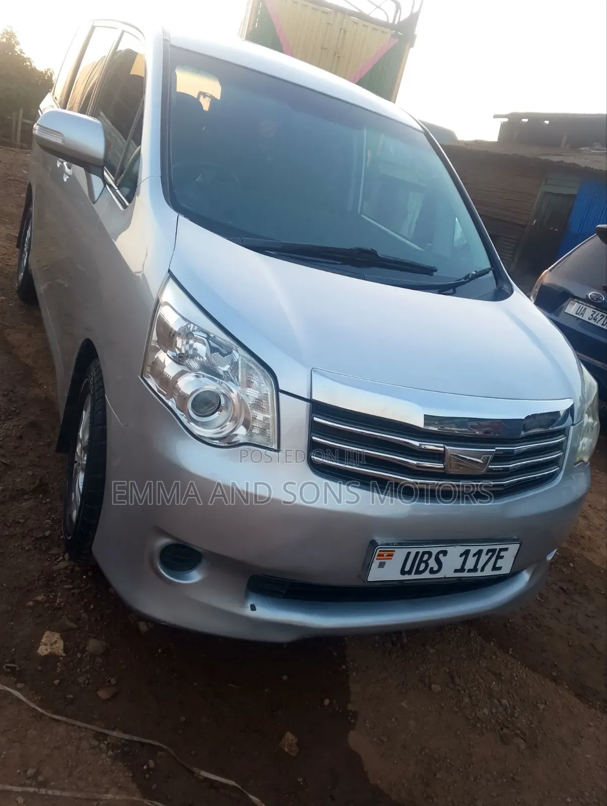 Toyota Noah 2012 Silver