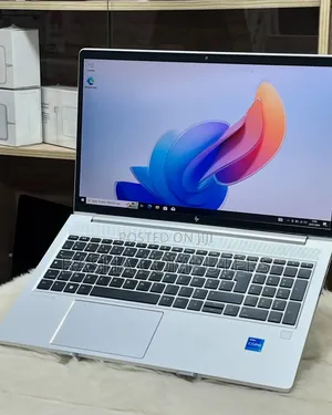 New Laptop HP EliteBook 640 G9 16GB Intel Core i7 SSHD+SSD 512GB