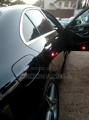 Mercedes-Benz 200 2017 Black