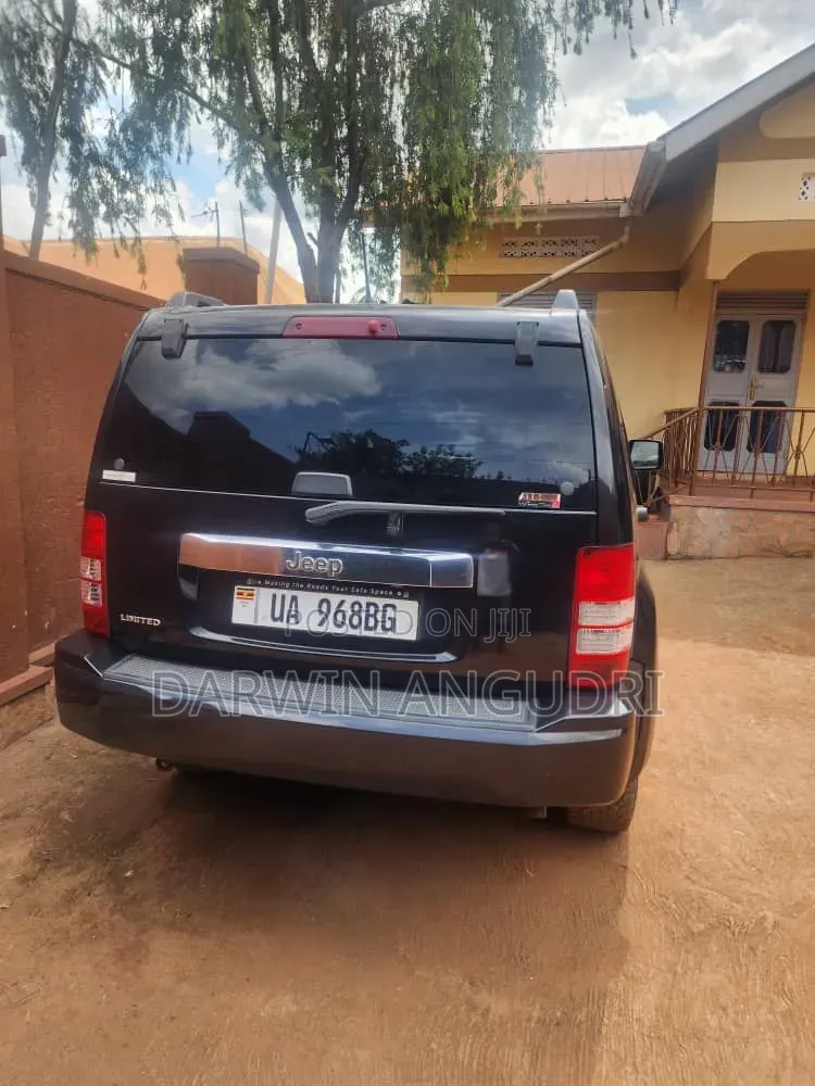 Jeep Cherokee 2010 Black