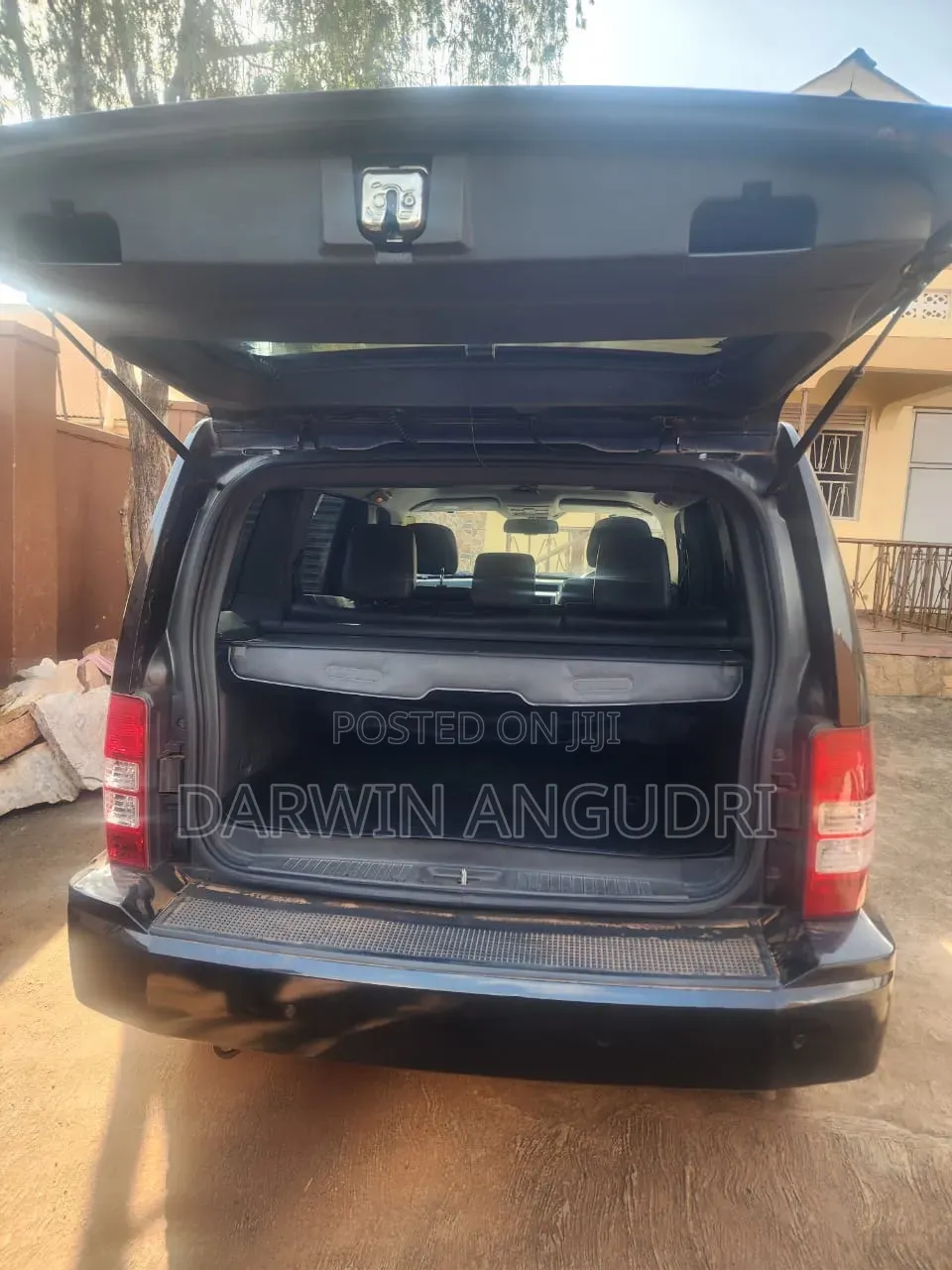 Jeep Cherokee 2010 Black