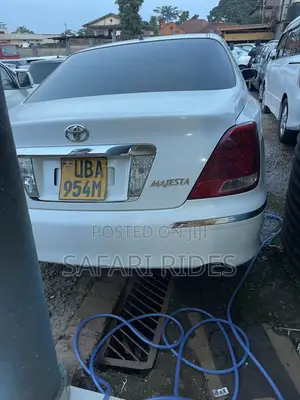 Toyota Crown 2010 White