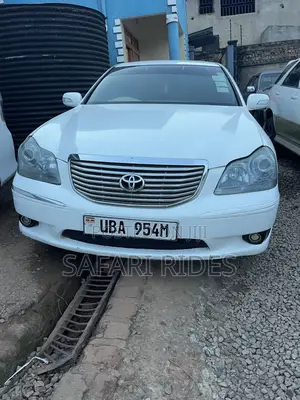 Toyota Crown 2010 White